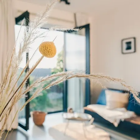 Elegant Boutique Living 45m2 W Iconic Sunset Views